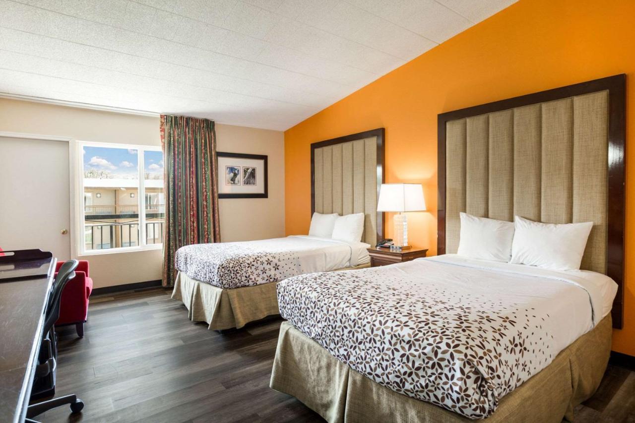 Rodeway Inn&Suites - Poconos Delaware Water Gap Exterior foto