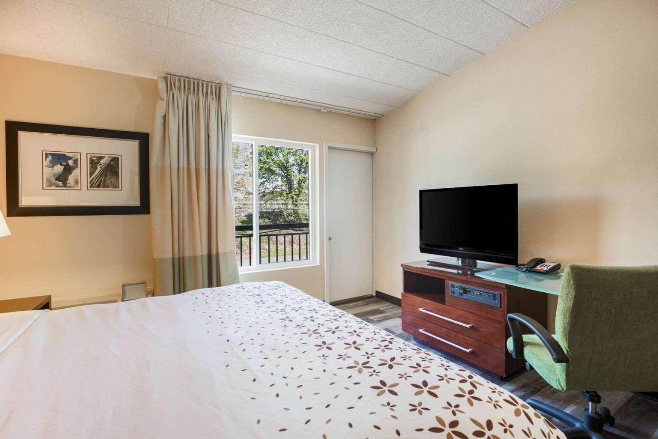Rodeway Inn&Suites - Poconos Delaware Water Gap Exterior foto